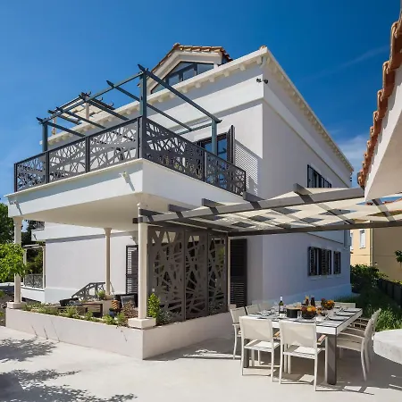Apartman Scorpaena With Shared Pool Zára