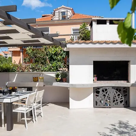 Apartman Scorpaena With Shared Pool Zára