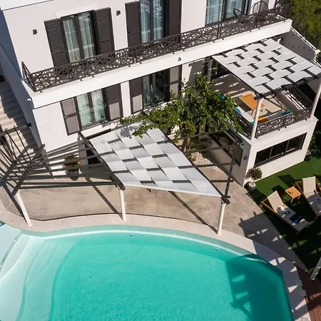 Scorpaena With Shared Pool Apartman *
