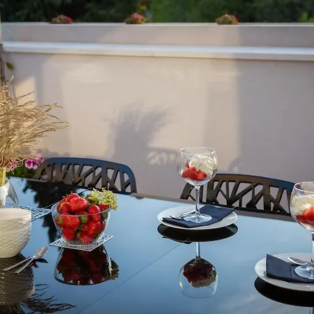 Apartman Scorpaena With Shared Pool Zára