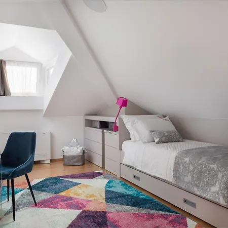 Apartman Scorpaena With Shared Pool Zára