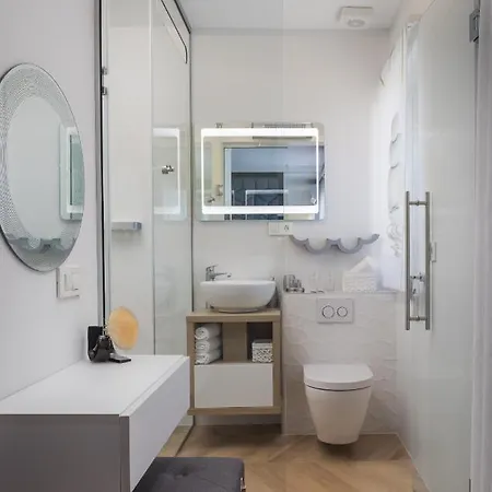 Scorpaena With Shared Pool Apartment Zadar