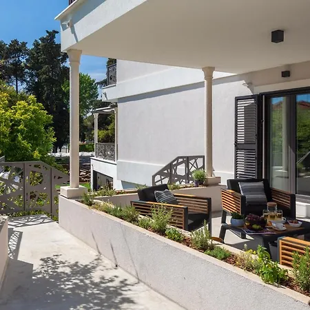Scorpaena With Shared Pool Apartment