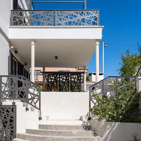Apartment Scorpaena With Shared Pool Zadar