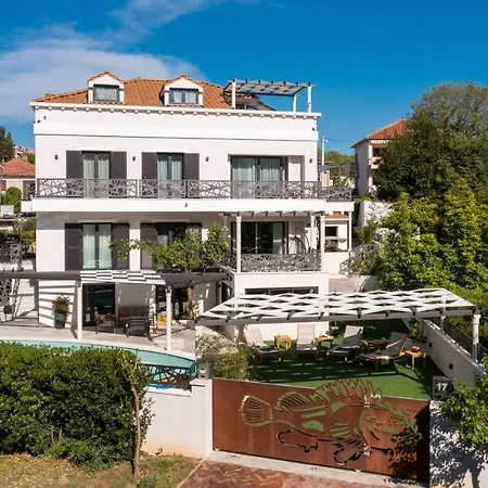 Scorpaena With Shared Pool Apartment Zadar