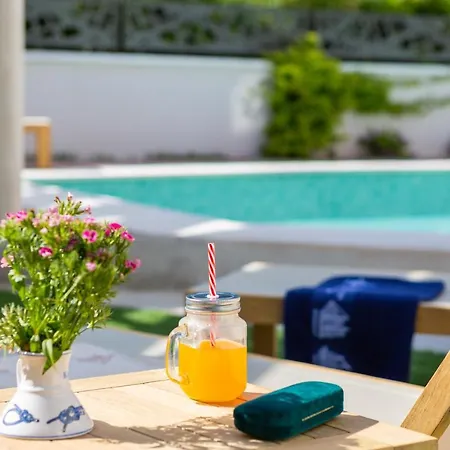 Scorpaena With Shared Pool Apartment